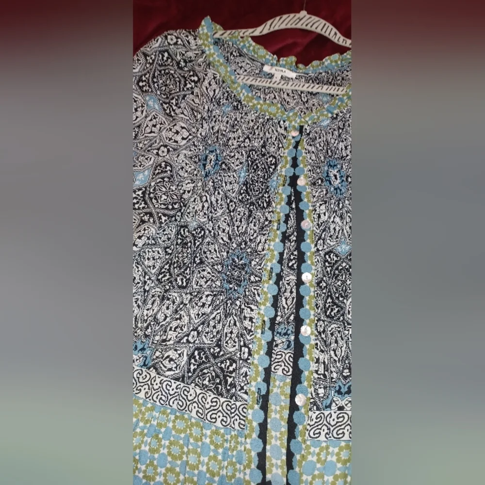 Unique Patterned Blouse - Picture 3 of 8